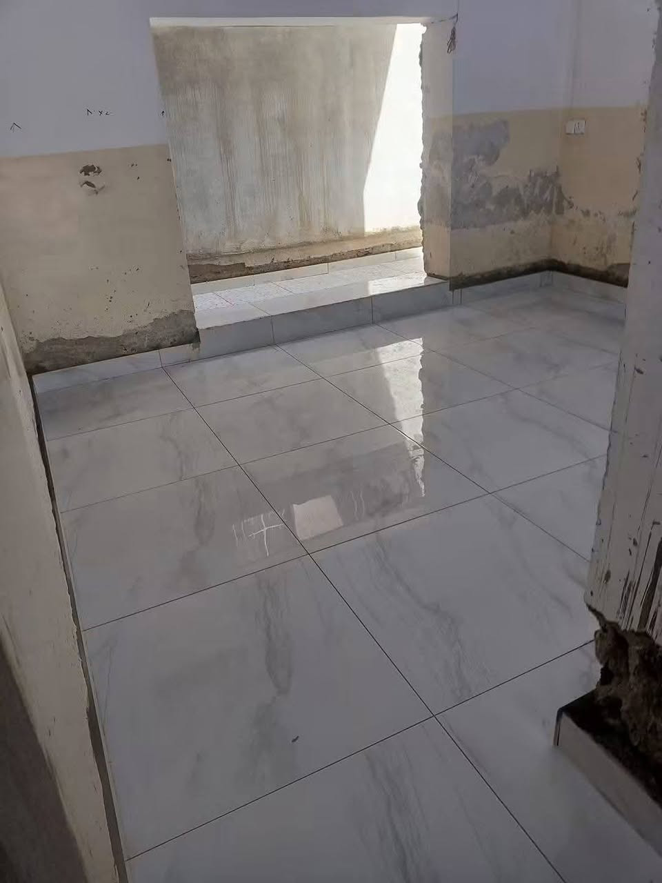 السلام عليكم
يوجد كادر سيراميك متفرغ شغل درجه اولى
مثل ما موضح بالصور
رقم الموبايل  ***********
