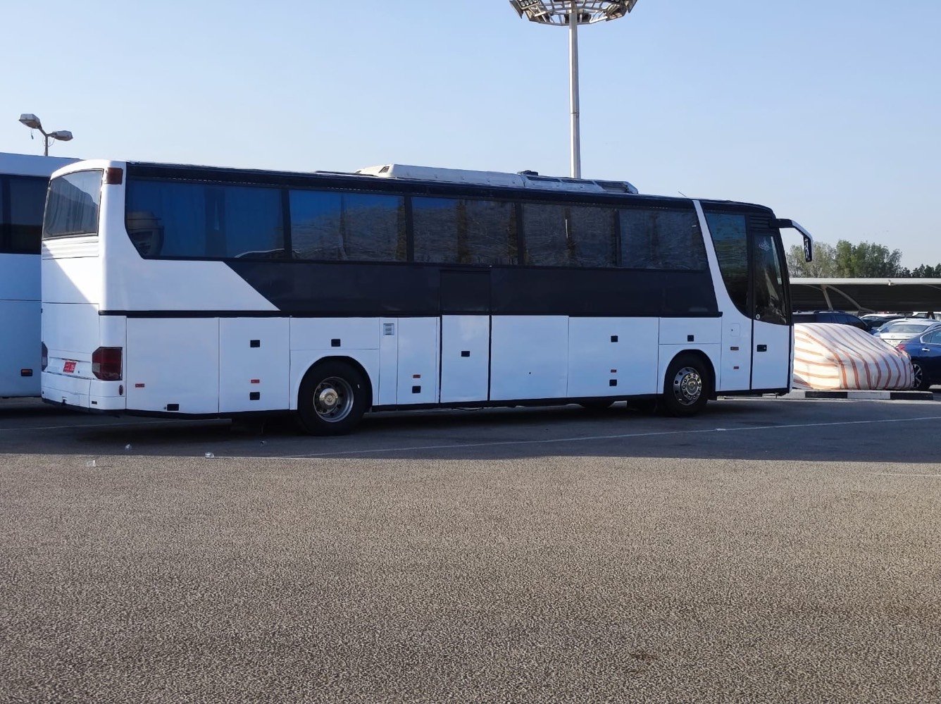 السلام عليكم ستره الفينيه سنويه 2001مارس رقم انكليزي الون ابيص ملوان بسمي عداد الركاب 49راكب خط وبحث جداد بصره نجف مكينه استاندار 8سرندر كير صطر اربعه بربعه تبريد شباح جبير تخم تايار باتريات جداد سياره جاهزه العمال شغاله عل وفود
بيع او مراوس حسب القناعه سعر الباص 300ورقه يعني 3دفاتر 
وهاذه رقم مالك الباص /***********/ بي واتس اب وربي يرزق الجميع
ما هو موديل الحافلة وسنة تصنيعها؟: 
2001
هل هناك أي صيانة حديثة أو قطع غيار مستبدلة حديثاً؟: 
لا
أين موقع البيع في العراق؟: 
النجف حي المكرمه 
ما هو السعر المطلوب للحافلة؟: 
300 ورقه إذا وجد مراوس بسياره صغيره 