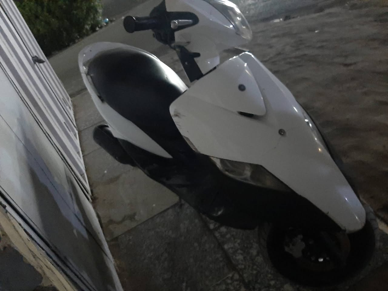 سلام عليكم دراجه ثعلب شغاله سلف هندر كهربايات شغاله الدراجة خير من الله مكان الدراجة حي العامل رقم *********** مراوس او قيم سعره بل يرضي الله وتدلل
