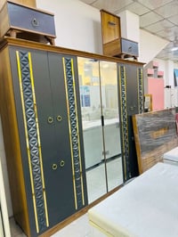 للبيع • سعر مناسب • غرفه اخشاب