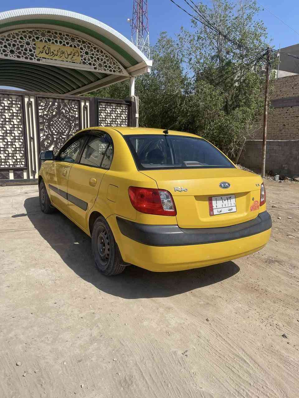 كيا ريو 2008 أمريكي ضربته جاملغ وباب جهة السايق تبريد شغال بيه خيط بخار  السياره باسمي السعر 68 وبيه مجال 
***********
