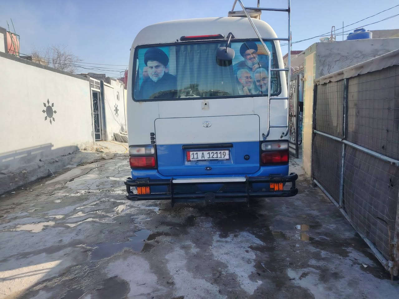 سلام عليكم كوستر ٢٠٠٤ محرك كير  اكسن  بي ونه بل ٦٠ لل ٨٠حداديه. تبريد.  فول منضومه غاز رقم بغداد سنويه جديده مكفوله من ضربه والكص. فقط صبغ حزام جماله. سعر 190 أو بيهه مجال. رقم *********** رقم عنوان نجف
