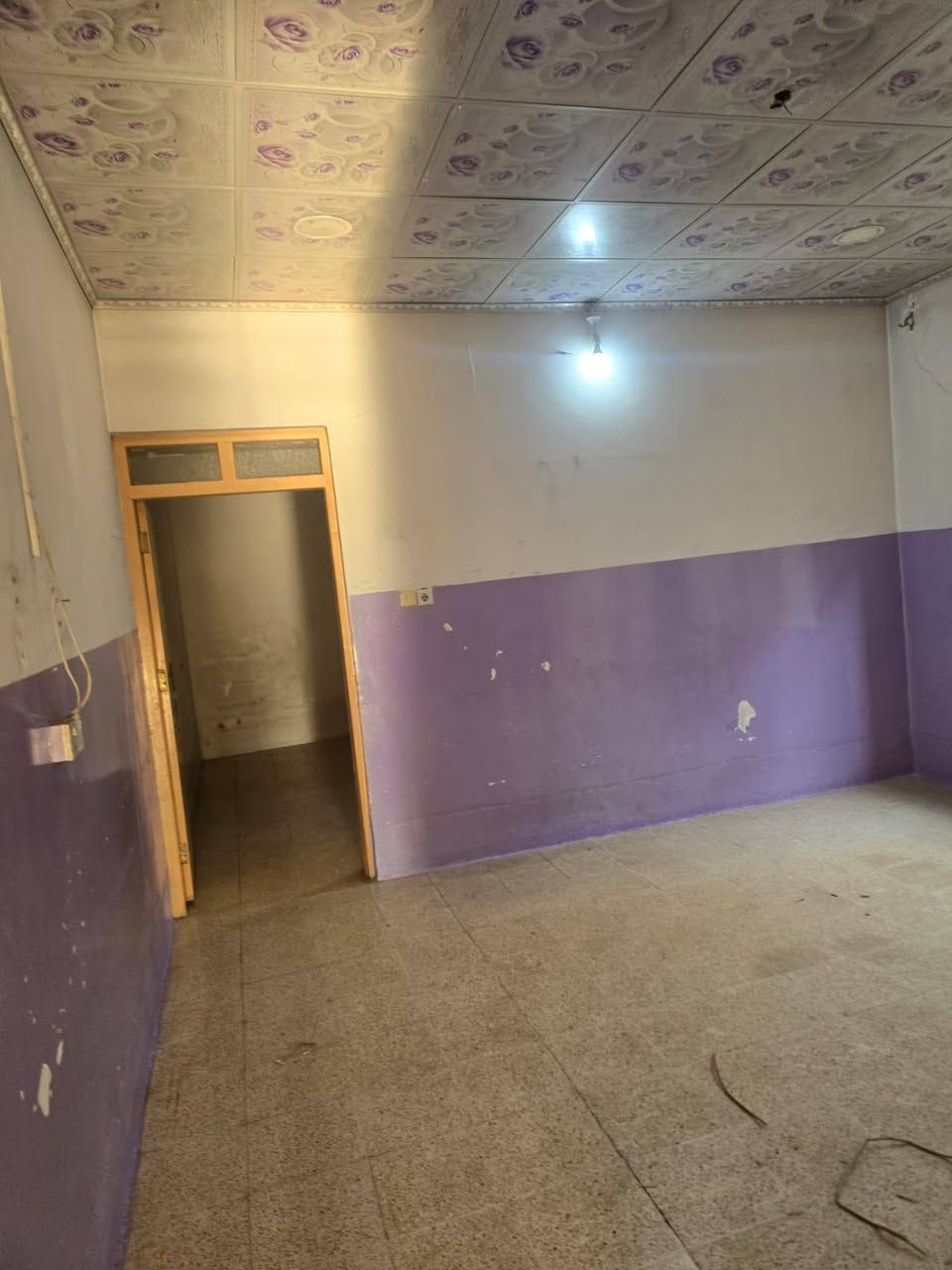 الايجار بيت طابق ونص
حي الميثاق مقابل السوق
المساحه 100 م السعر الايجار 300
الطابق الاول غرفه وهول استقبال مطبخ ومشتملات 
الطابق الثاني غرفتين صغار
***********
***********
