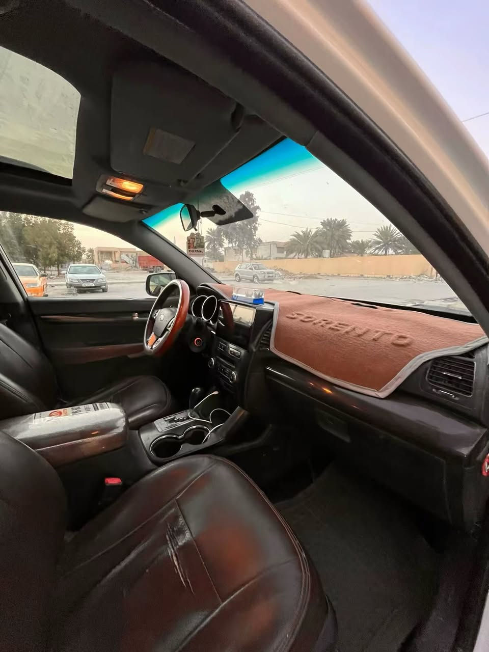 السلام عليكم سيارة سورنتو 2012فول خليجي مكينة ستة سلندر سبعة راكب ضربة جاملق خلفي وباب السايق مبدل والجنطة مبدلة والباقي مكفولة ماعدة المذكورات السيارة موضحة في الصورة اسعر
130 وبيهة مجال للتواصل علة الءقام التالية
***********
***********
