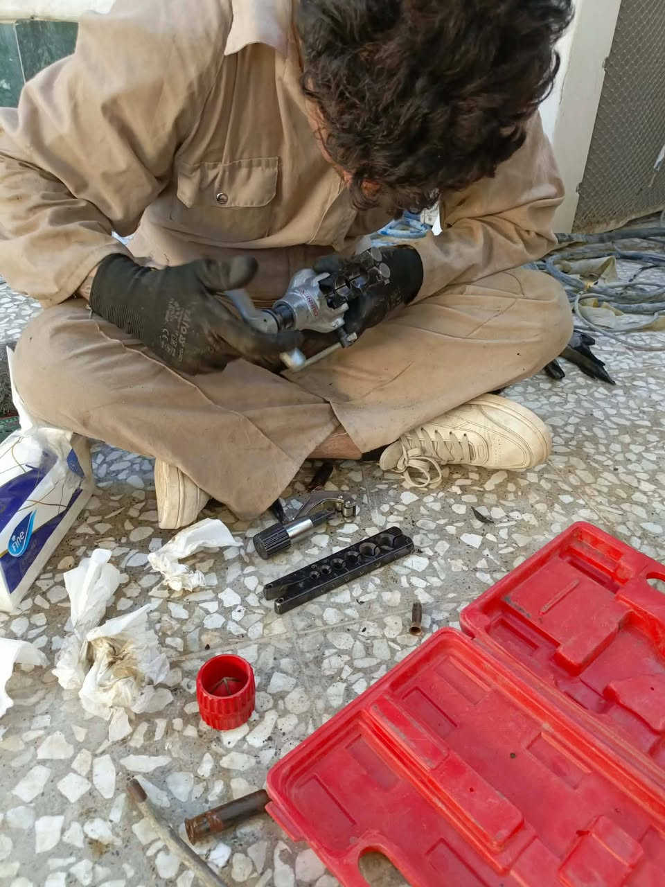 ورشه قمم التبريد لفتح وشد و غسل و صيانه جميع انواع السبالت اتصل على *********** اخوكم عباس
