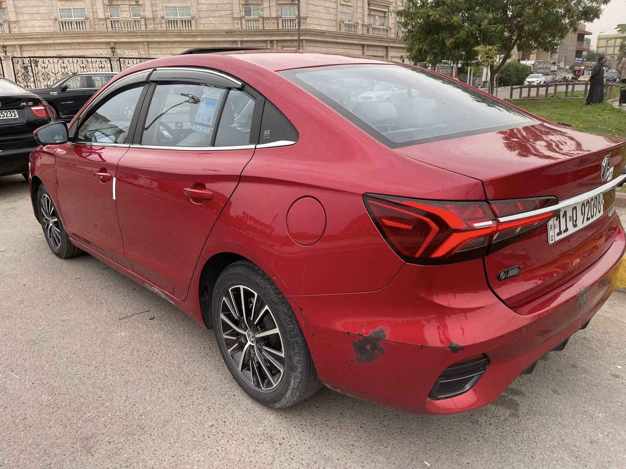 بلس MG 5 موديل 2024  . خليجي  للبيع
اللون : احمر
رقم : بغداد الانكليزي تحويل مباشر باسمي 
المواصفات :
المحرك 1500 تنفس طبيعي
‎كير اوتماتيك 
تبريد قطعتين امامي وخلفي 
‏‎شاشة كبيرة ابل كار بلي واندرويد 
السيارة بصمة 
بصمة ابواب وصندوق 
هندبريك بصمة 
اوتو هولد 
ويل كب كروم 
كروز سرعة 
تحكم ستيرن جهتين 
لايت + بك لايت لد Led
بلوجكترات امامية زنون Led
اشاير بالمري الجانبية 
لايت عدسة زنون +تكحم بالايت ماطور 
حساسات خلفية 
حساس ضغط اطارات
4 جام كهرباء اوتو 
داخل او فايت 
الجام مغلف عازل حراري 
مكان السياره بغداد
بيه طخات خفيفه على بارد مصلح وبيه بالدوسه طخه مصلحه حار كد شبر 
***********
السعر 100 ورقه
