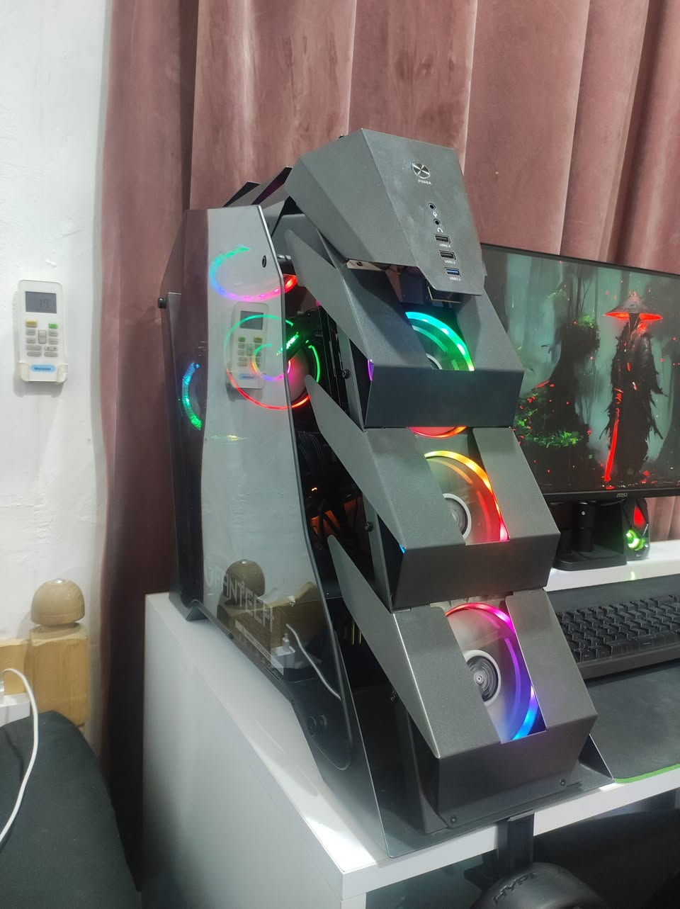 السلام عليكم

📝  ( PC GAMING )

  💻 مواصفات:/
  ▫️  CPU:/  ( AMD RYZEN™ 5 5600 6-CORE, 12-THREAD )
  ▫️  CPU:/  ( COOLER :/ ( ABKONCORE CT404B DUAL SYNC )
  ▫️  GPU:/  ( NVIDIA™ GEFORCE ® GTX 1650 SUPER  GALAX 2FAN ) 
  ▫️  M.B:/   ( ASROCK B450M DS3H V2 / M.2 )
  ▫️  RAM:/  ( G.SKILL 16GB ( 2x8GB ) DDR4  3200MHZ )
  ▫️  P.U.S:/ ( 550W 80+ BRONZE ) 
  ▫️  STORAGE:/  ( SSD 1T )
  ▫️  CASE:/ ( CGX7 COBALT 7FAN FULL RGB ) 

📝اخوان بس الكيس سعرة 125 الف واكثر بدون مراوح ويمكم الحساب
 
💰 السعر: 620,000 مع الكرت 
💰 السعر بدون الكرت : 520,000  

📍 مكاني: بغداد - الأعظمية
🚚 التوصيل: بغداد (5 آلاف) | المحافظات (6 آلاف)
📞 رقمي: ***********

#Metus
