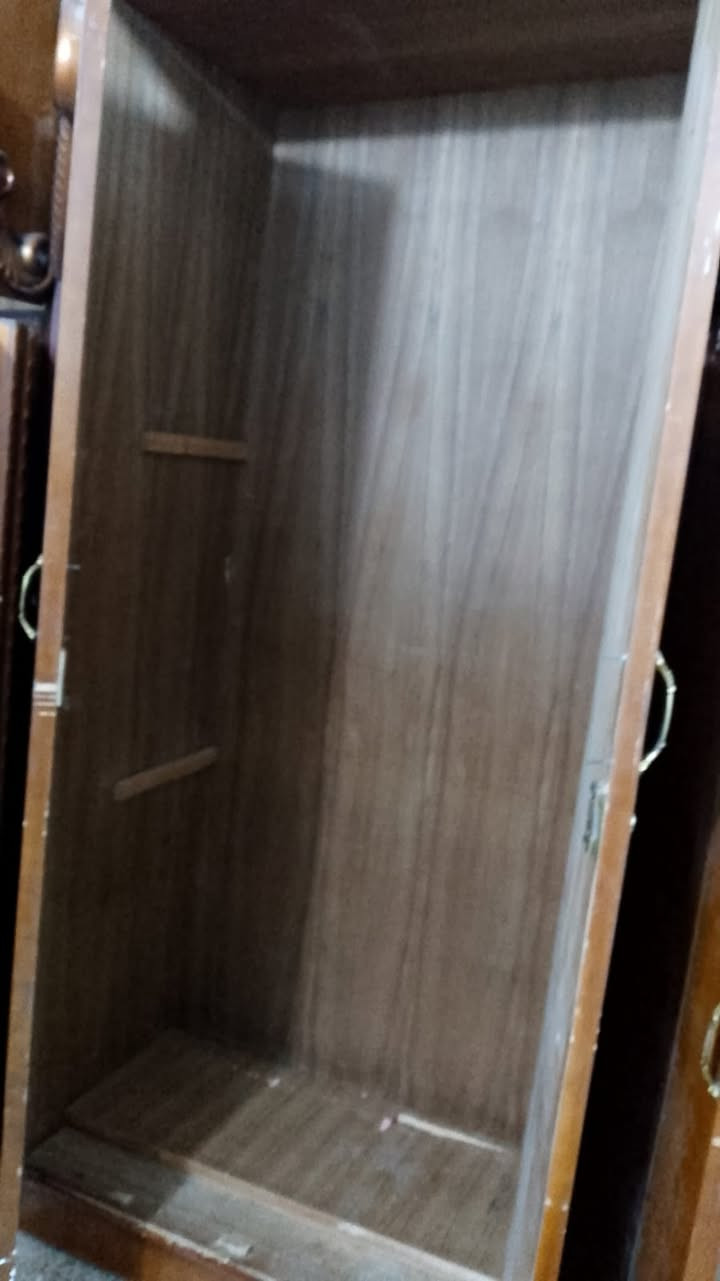 السلام عليكم ورحمة الله وبركاته

كنتور 6 أبواب صاج داخل وخارج نظيف مثل متشوفون بالصور كبير على غرفتي ومكعد عدل  والبيبان ينرادلها واحد مضبوط يشدهن حتى يكعدن عدل مفروكات شويه يعني الي يكعده لازم يجي يفتحه حتى يرقم البيبان ويكعده عدل ابيعه مثل مموجود يجي يفتحه ويشيله اني رجال معوق ما اكدر افتح وأشد 

السعر 150 قفل بدون عملة

المكان الكاظمية الطي نزال البو عبود قريب عن الشارع

رقم الهاتف:  ***********
