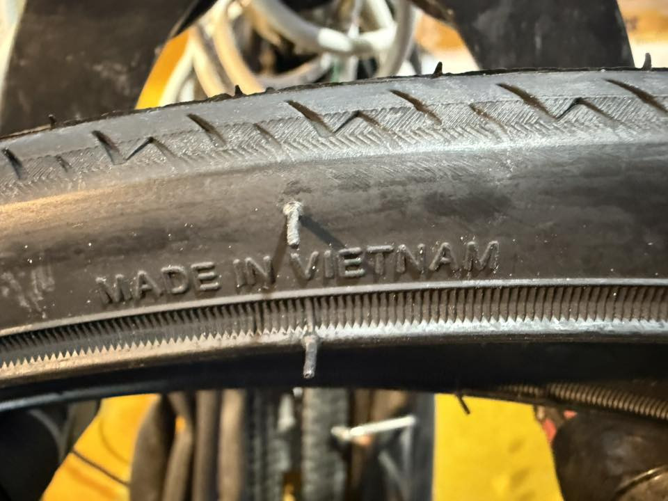 تايرات رود سباق شريكة DRC

مختوم صنع في فيتنام 🇻🇳 

قياس 700/23c

سعر التاير 4 ألف دينار 

عنوان المحل موصل أيمن تقاطع شارع كنيسة الساعة🚴🏻‍♂️🚴

يوجد توصيل 🚚 كافة محافظات العراق 🇮🇶 

☎️***********
