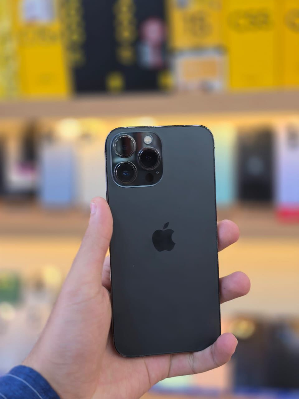 #ضرر

IPhone 13 pro max 🔥🔥

شرق أوسط AAA
بطاريه 80 
256

(ضرر فقط هاي النقطه الي بالشاشة )

بسعر 525 🔥🔥🔥

📍الديوانية_شارع المصورين _ مكتب علي 2
📞***********
