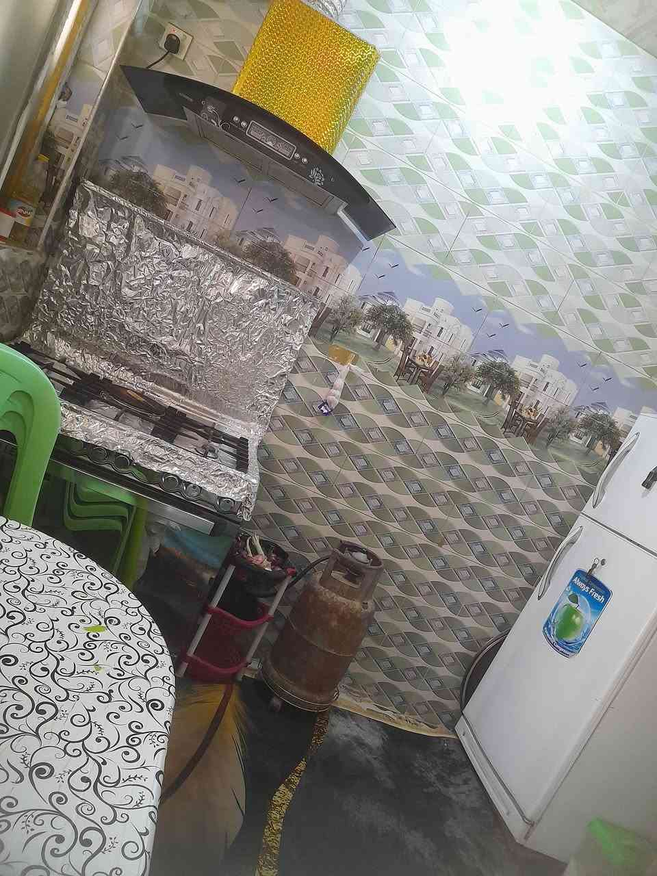 السلام عليكم بيت للبيع مساحه ١٠٠ م .
خلف الملعب شارع أحمد الوائلي متكون من استقبال وغرفه وصاله ومطبخ وصحيات مع الاثاث ....الشراي يتصل على الرقم التالي ***********
