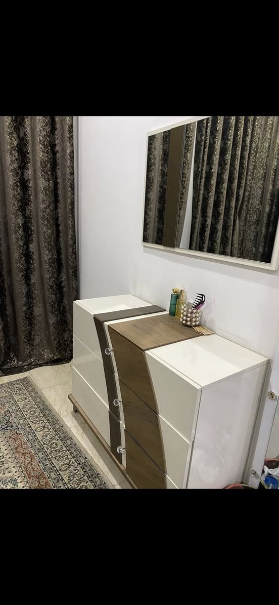 سلام عليكم غرفه تركيا نضيفه 5 قطع وجربايه نفرين ام المخزن السعر 450 وبيها مجال مكاني بغداد حي العامل
***********
