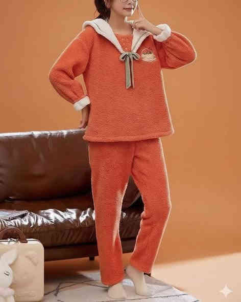 عرض خاص 🔥 
تراك فرو نسائي ثخين جداً ⛄️ 
#سعر_القطعة_١٠٠٠٠_فقط 🔥 
قياسات XL / L قالب راهي 
تتوفر خدمة توصيل موصل وجميع المحافضات 
☎️ ***********
