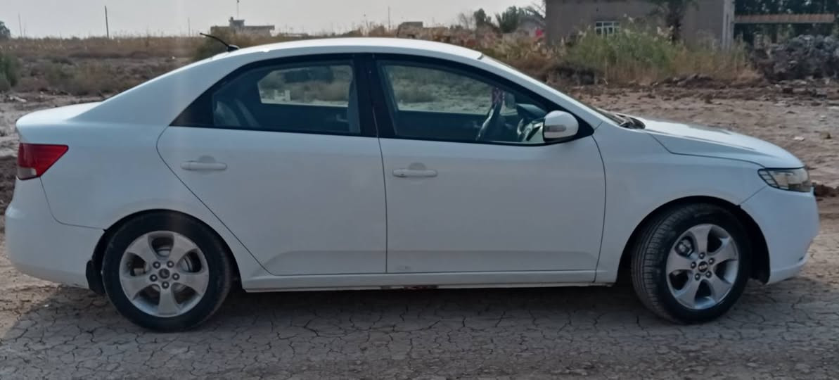 السلام عليكم
سيراتو موديل 2010 كفاله محرك كير
 كفاله من الصبغ والتبديل عده شبر اباب السايق وباردات بسيطه خمسه ويل كب تبريد شغال السياره خير من الله ترايك وين ميعجبك للأستفسار اتصل *********** ***********
