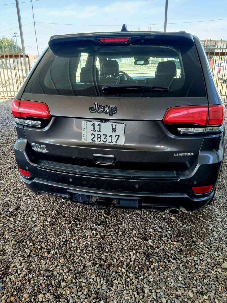 السلام عليكم جيب لاريدو امريكي 2015 لمتد فول حدثه جملغ. الايسر والبنيد بدون. دواخل 
 
المواصفات
-محرك 3600 V6
-كير 8 نمر  
- 4x4 فور ويل
- فتحة سقف
- بصمة
-شفتات ستيرن

- شاشة اعطال
-كشنات تدفئ امامي
-كشنات كهرباء الامام
- 
-تبريد خلفي
-منافذ كهرباء
-كشنات جلد اسود 
-حساسات خلفية مع كامرة دواره
-صندوق كهرباء
-تشغيل عن بعد
-رقم بغداد ثاني يوم تحويل 
-  
-سعرها١٧٠ وبيها مجال 
مكان بابل
للتواصل : *********** 
اخوان السياره جاهزه ومثل ما موجود بالصوره الشراي يتصل
وتدلل
