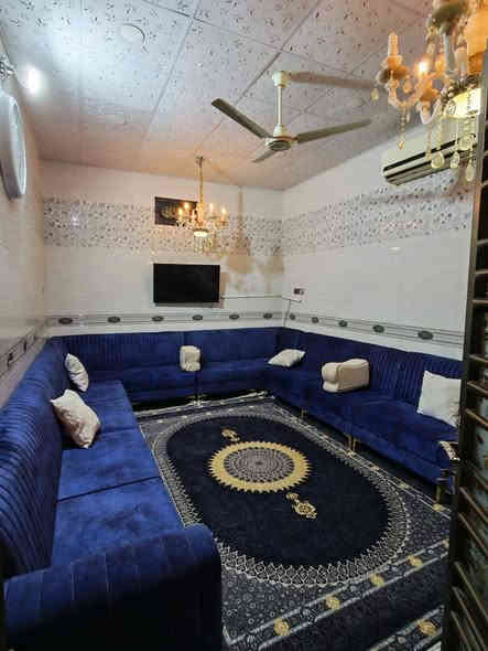 السلام عليكم دار للبيع طايو صرف مساحة البيت 100م مربع يناء حديث درجة اولى اي نقص مابيه طابق ونص السعر 130 مع المجال ***********  حي الغدير
