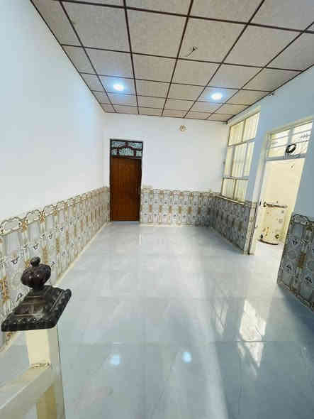 بيت 100 متر بناء جديد صب كونكريت مسلح غرفه وصاله ومطبخ واستقبال وصحيات داخليه وخارجيه ومكشوفه وطارمه شريط ميسان كفه التجاري السعر 110 وبي مجال
حي ميسان قطاع 76
 للاستفسار مكتب الخالدي للعقار
موقع المكتب حي ميسان شارع كيات قبل تقاطع شارع بوريات 
او الاتصال على الرقم التالي
***********
***********
