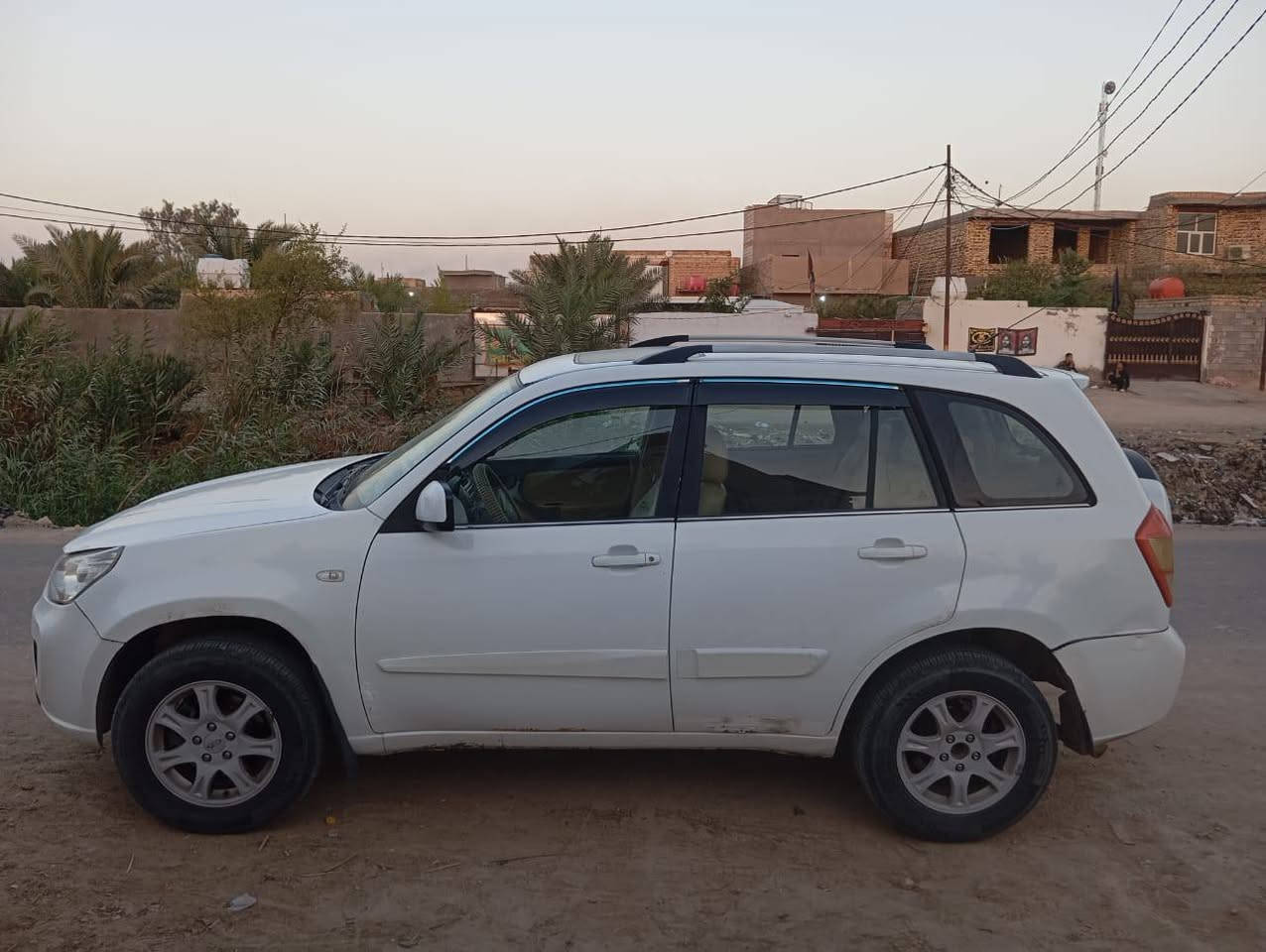 تيكو 2013
مكينة جديدة بدلتها صارلها شهر 
رقم انكليزي ديوانية باسمي
السيارة جاهزة من كلشي كير مكينة كهربائيات 

ما بيها اي ضربة عدا الخياسات المعروفة بالتيكو وخياسات بسيطة 

تبريد ثلج، كير وحدادية 

رقم جديد وسنوية 2028 

السعر 52 ورقة وبيه مجال بسيط 
العنوان 📍 ديوانية حي الفرات 
‏‪0781 004 1114‬‏
