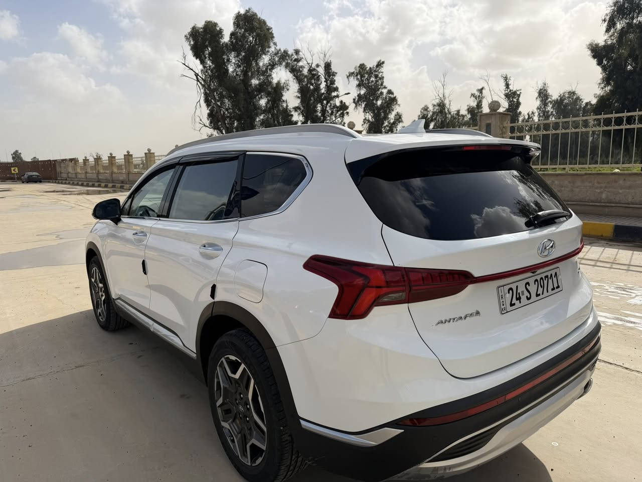 السلام عليكم
سنتافي 

موديل 2023

رقم دهوك الدولي 

وارد امريكي 

موصفات فول واحد على واحد 

محرك وكير شرط

محرك 2500توربو 

5 راكب 

سياره ضررها بقبغ الصندوك بسيط موضح بالصور  صبغ 

السعر 255$ وبيها مجال

رقم الموبايل 

***********

***********
