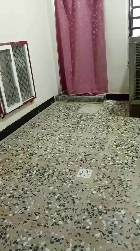 عرض ناري 
بيت للبيع المساحه 200 متر الواجهه 10 ونزال 20 متر البيت طابق واحد مع بيتونه كبيره مسكوفه بسندوش البيت بناء طابوق درجه اولى الارضيه كاشي درجه اولى السقف جبس بورك من البدايه للنهايه مع لدات كهرباء درجه اولى..تأسيس كهرباء درجه اولى كلها وايرات الفنار السعودي مع فصل السبالت والكيزرات 
تاسيس مجاري كلها درجه اولى مع ضمان الجوده مع تأسيس غاز للمطبخ الحار والبارد ..
يتكون البيت من غرفتين وصاله كبيره ومطبخ حار وبارد من ضمن الصاله وحمام داخلي ويوانيه ومدخل وحمام خارجي كلها سيراميك درجه اولى مع درج داخلي مع محجل الدرج درجه اولى 
الكرسته كلها درجه اولى البيت تم إنجازه قبل كم شهر..
وزارة البيت كلها بديل رخام درجه اولى 
عنوان البيت قرب الجسر يبعد عن شارع 60 أقل من 100 متر بشارع مكتب التقوى للحج والعمرة 
شارع البيت 10 جنس البيت زراعي مشمول بقرار مجلس الوزراء 320 وبي معامله تطويب وكشف مساح كامله باسمي 
البيت كلفني بناء وارض 110 مليون عدا ونقدا 
البيت معروض الان 87 مليون 
المنطقة طيبين وأهل الفلوجه الاصلين 
سبب البيع أقاربي بالجغيفي الثانيه واريد اسكن يمهم 
للتواصل الخاص مفتوح او الاتصال بالرقم *********** اتصال وواتساب تواصل وبيك خير وتدلل

اخوان ملاحظه مهمه البيت الأبيض الكامل هذا نموذج لبيتي عند اكمال الطابق الثاني
