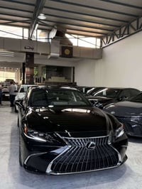 ES 300h • ماشيه ٢٢٠٠٠ • 360 كاميرات