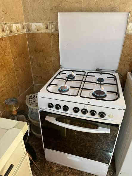 سلام عليكم متاح طباخ 4 عيون شغال كامل مع ثلاجه نظيفه اي عيب ما بيها سعرهم 160 والشراي يخابر ***********
