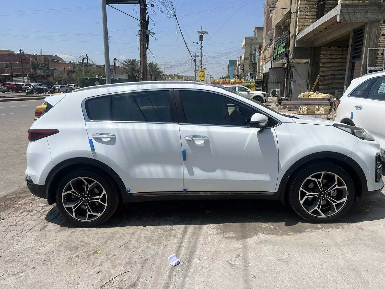 يا الله
السلام عليكم كيا سبورتج موديل ٢٠١٩ 
مواصفات فول جي تي لاين مكانهه بغداد مدينة الصدر 
السيارة جديدة ماشاء الله كلش حلوة ونظيفه 
بيهه بارد ب باب مال الصدر ومفتوح الباب 
وبارد صغير ب جاملغ مال السايق ع كد ٣ اصابع هيج 
 مكفولة السيارة وجديده 
سونارهه موجود 
للاستفسار 
ع الرقم *********** 
ومواصفات الجي تي معروفه ميحتاج اذكرهن
