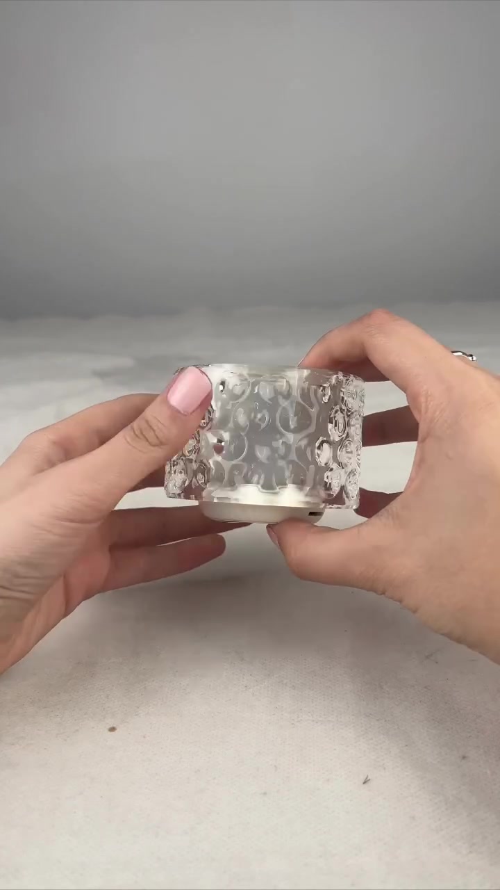 سبيكر كرستال مع اضاءة RGB دائري

المميزات:

تصميم دائري عصري و أنيق من الكريستال الشفاف،يعمل عن طريق البلوتوث

إضاءة متعددة الألوان  يمكن التحكم بها

يمكن شحنه من خلال الكيبل الكهربائي واستخدامه من 2-5 ساعات

ازرار مختلفة للتشغيل والايقاف والتحكم بالصوت وتغيير الاضاءة

نطاق اللاسلكي يصل 10 متر

ابعاد المنتج: 808060 سم

وزن المنتج: 350 كغم

الملحقات: كيبل شحن

المنشا: الصين


**إذا كنت صاحب هذا الإعلان وتريد حذفه لأي سبب، رجاءا أرسل رسالة إلى الدعم الفني**