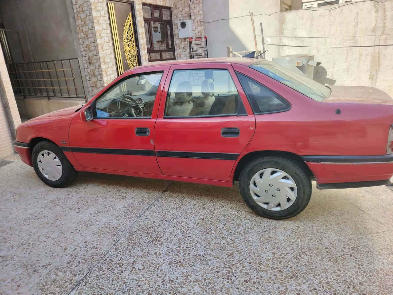 فكترا حجم 16
كيرمحرك جديد + لاصرف ولا نفخ 
سيارة بدون صبغ +بس بونيد بخ 
موديل 1990
تحويل وكالة+هزه سنويه جديد 2030
سعر 37 بي مجال
***********
