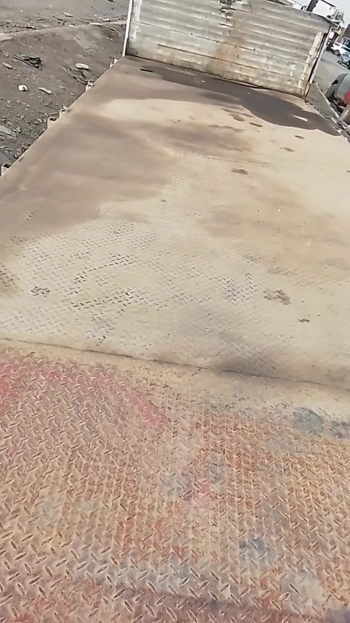كرين.    مع صطحه. فلات  لي بيع بي سعر مناسب كرين.  5  طن  3سليت ***********
