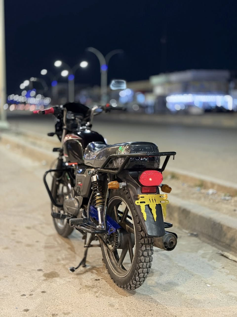 السلام عليكم دراجه شنك البيع / محرك ضاغطه وسنجيل شرط مامفتوح دراجه اب حلات وكله اورق اصلوي مكفوله من كلشي السعر /900 وبي مجال / العنوان صلاح دين قضاء بيجي / الرقم /*********** متواجد بس ؏ رقم
