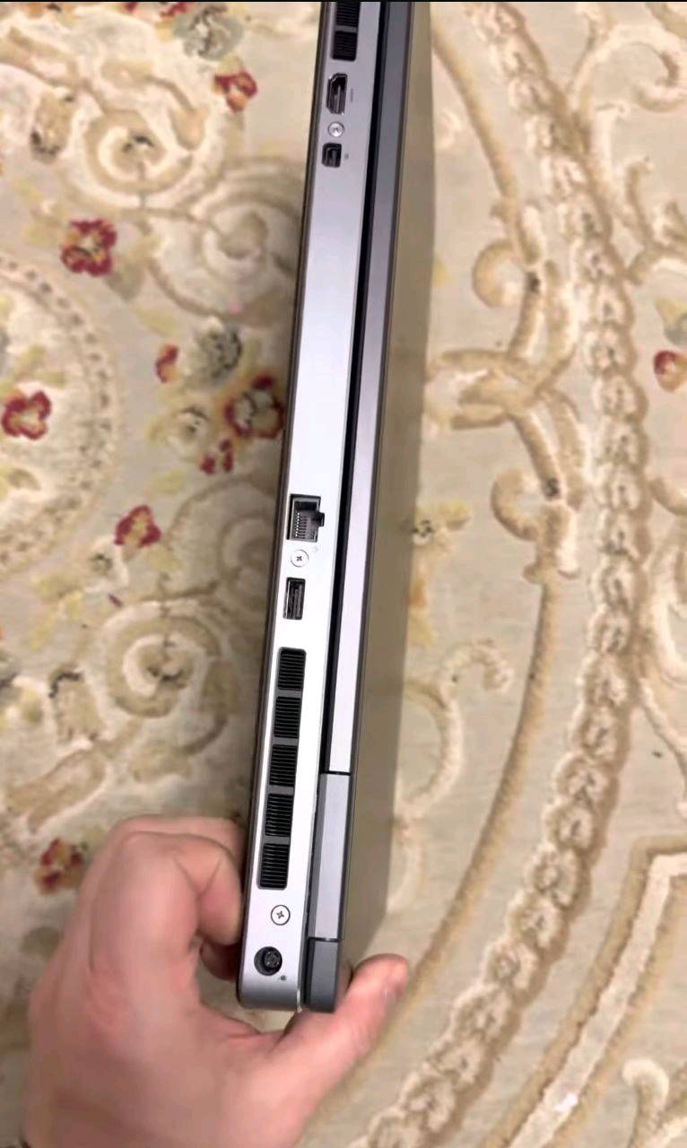 السلام عليكم  لابتوبDell للبيع نضافة  100%  
رامات 64GB  عملاق قابل الزيادة حتى 128GB

ذاكرة 1TB SSD NVME M2. Pcle4  سريعة جدا قابل للزيادة حتى 8TB

كارت شاشة داخلي وكارت شاشة خارجي 
NVIDIA RTX4000           8GB

Intel(R) Core(TM) i7-9750H

حجم الشاشة كبير 17.3
بطارية حجم كبير تصمد ساعات طويلة  

مناسب للمهندسين    والنمذجة الثلاثية والتصميم  والبرمجه.  والطلاب و الذكاء الصناعي بفضل الكارت عالي الاداء والرمات والألعاب مثل GTA5   وفيفا  و  دلتا  فورس  وببجي  وفورزه وهواي العاب والبثوث  والعمل باقصى الضروف لابتوب قوي كلش  نظام تبريد عالي الاداء 

انارة كيبورد ٫  بطارية تدوم وقت طويل جدا ٫ يحتوي على العديد من المنافذ٫  ويدعم الرامات الخارجية يمكن ربطه ب شاشة خارجية  أو بلازما   لان يحتوي على هيج منافذ  
اكرر نضافة 100%  جهاز مال بيت  استخدام دراسة 
مكان :بابل
سعر 750  سبب للبيع : محتاج قصد جامعة 
متواجد خاص  واتس اب ***********
 
 