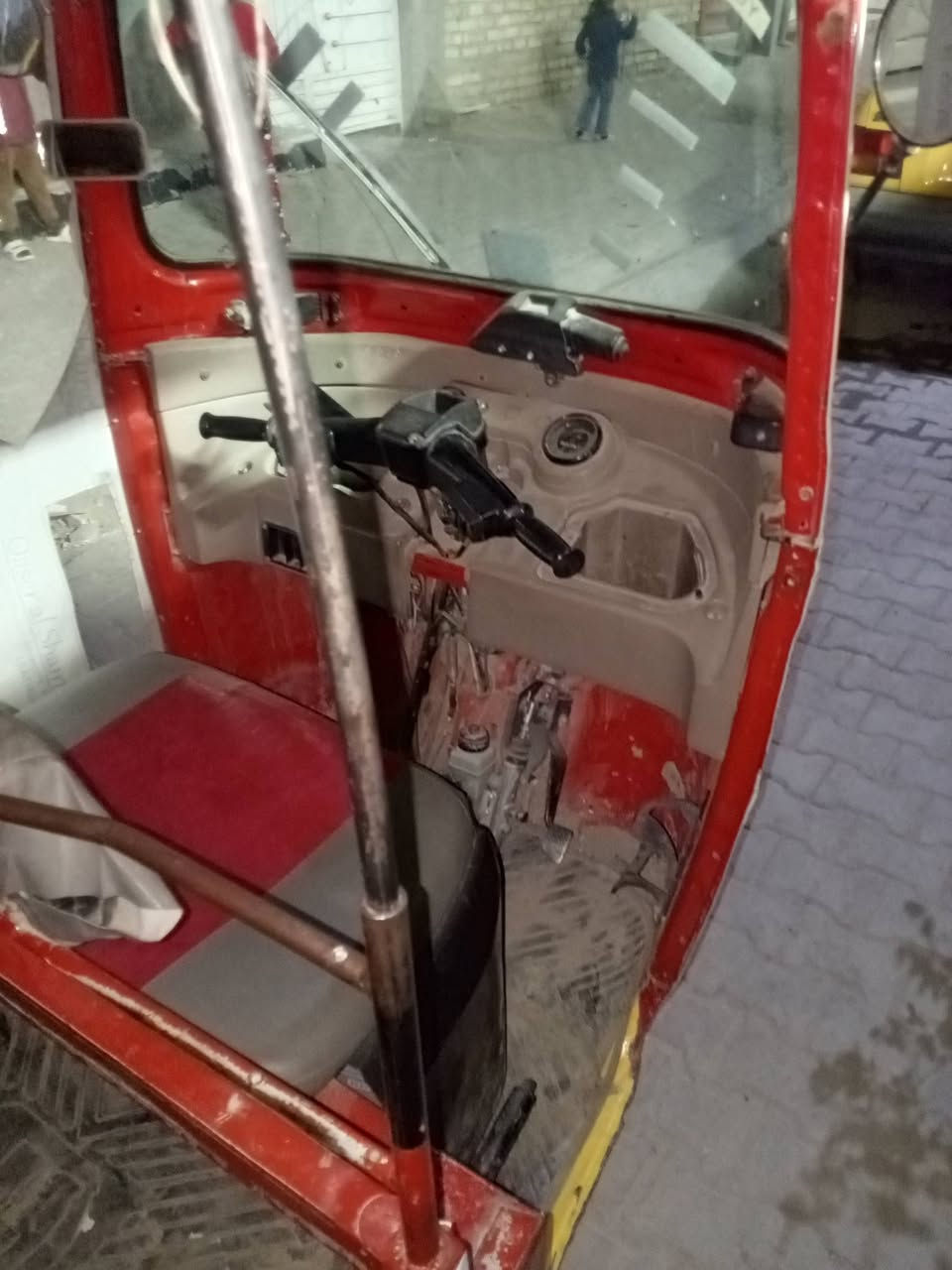 سلام عليكم تكتك للبيع موديل 18 مكينة 20 كشر كدامك والباقي كلة من كهرباء مكينة اكسل كلشي نضيف ويخبل اوراق اصولية وماشي بيهة ترقيم ونسد الترقيم 
مكان بغداد رقم *********** رقم صاحبهة 
اني مكلف بالنشر
