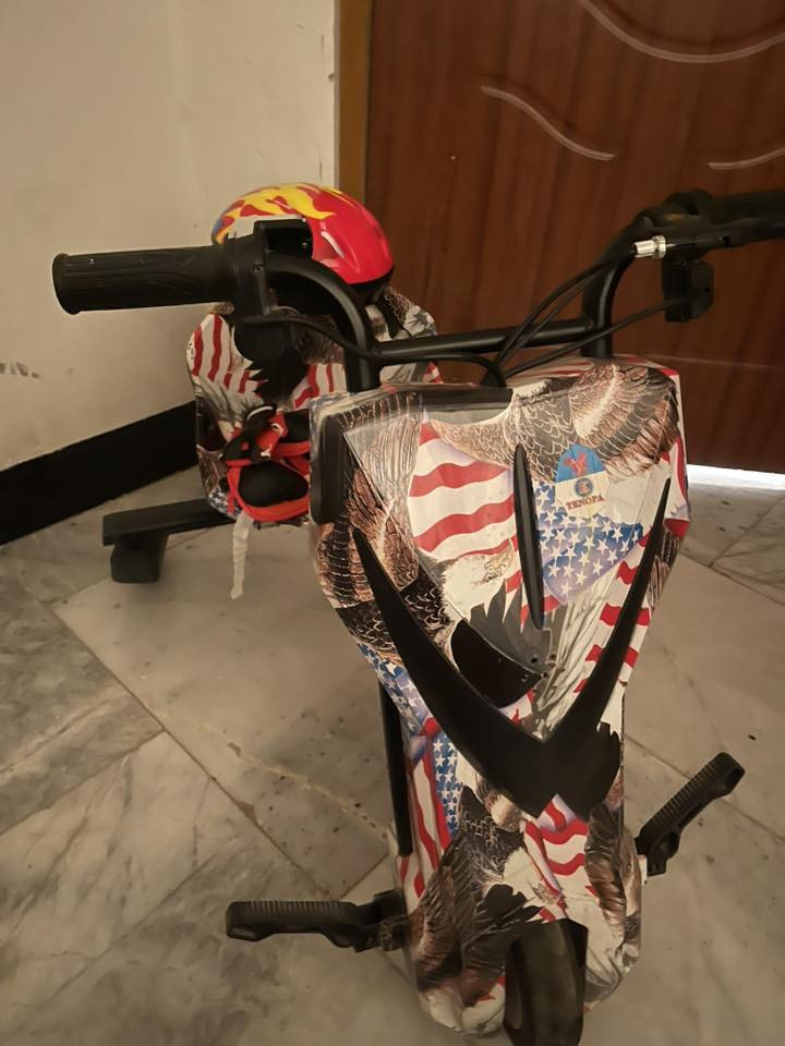 سكوتر كهربائي كلش نظيف واستعمال قليل لان ميعرف يسوقه ويا خوذة وكسارات المكان حي تونس افاق عربية 
للاستفسار ***********
