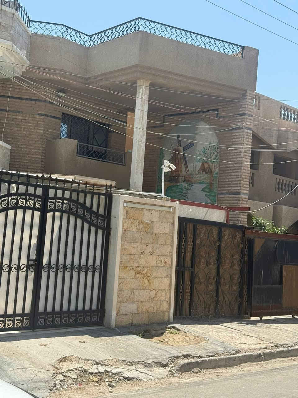 السلام عليكم مشتمل للبيع 90 متر مربع طائي خلف مطعم كوبركر  سعر مناسب لاستفسار مكتب النسيم للعقار ***********   *********** نستقبل جميع العروض
