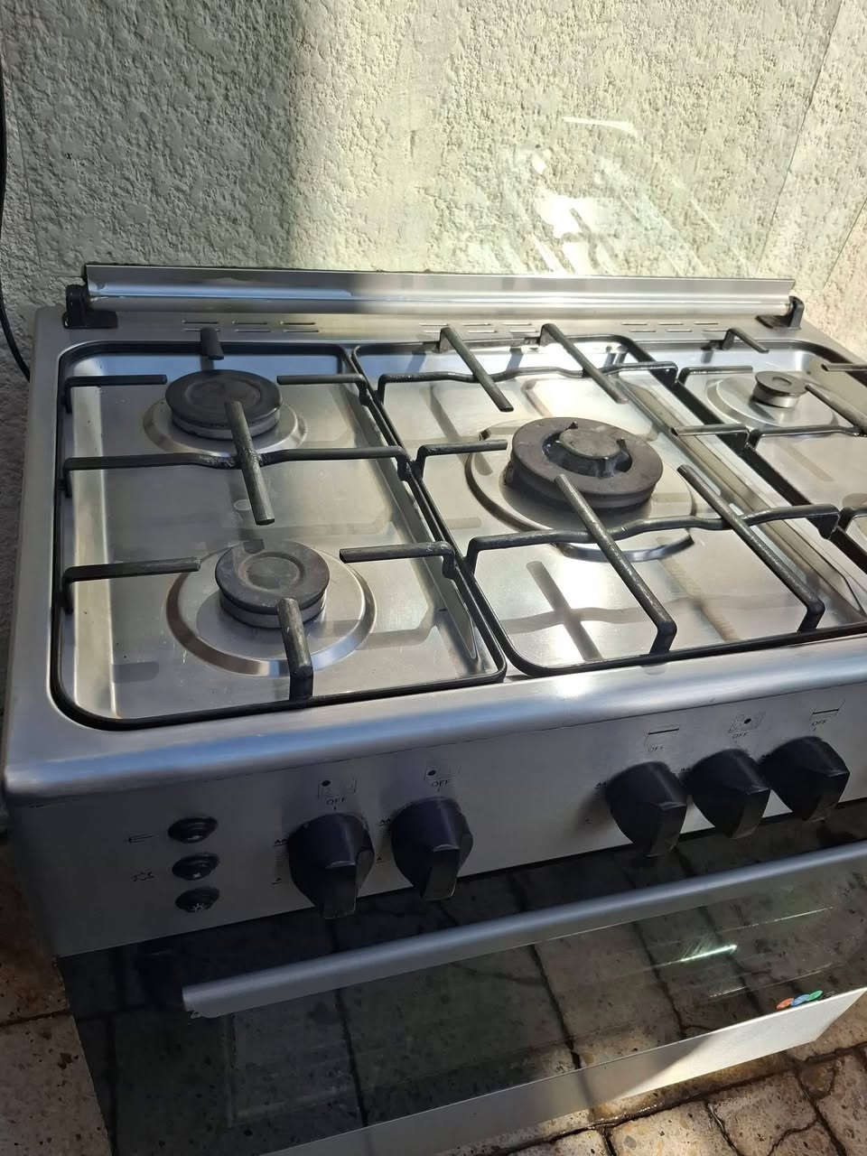 سلام عليكم طباغ للبيع نضيف تركي السعر 150 الف مكاني بغداد الدوره رقم ***********
