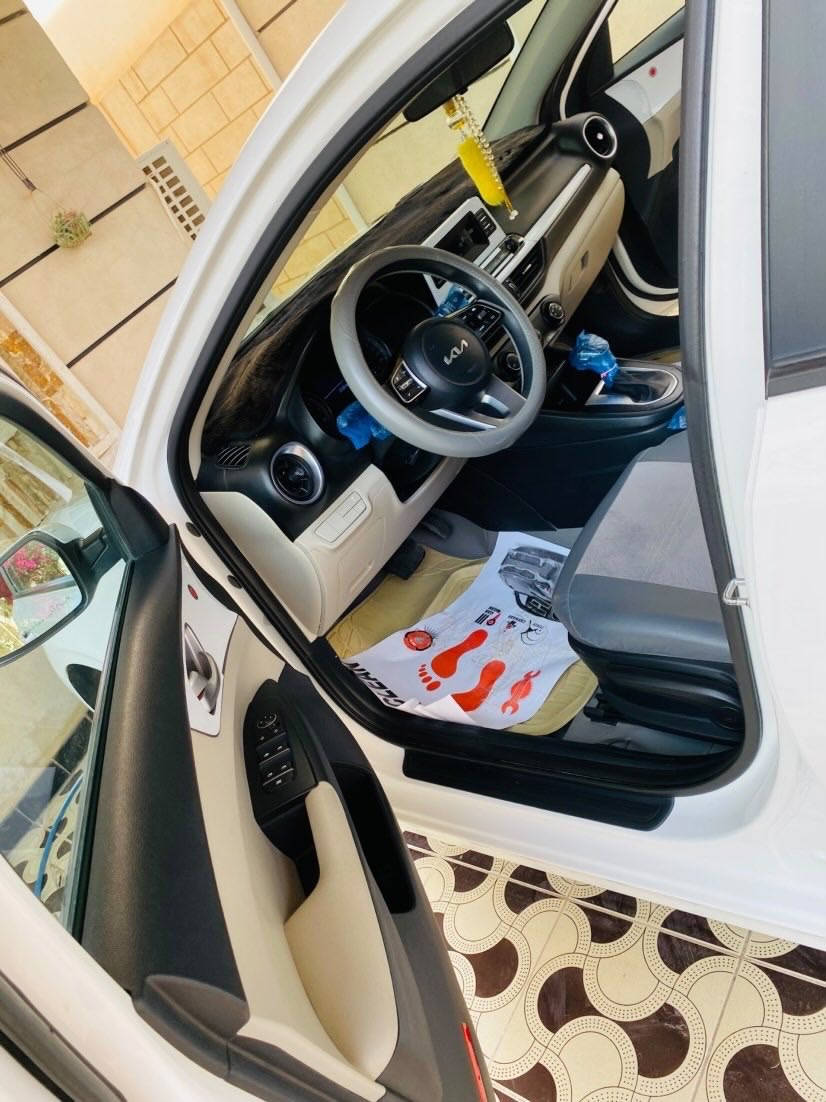 السلام عليكم 
سيراتو موديل ٢٢ سياره نظيفة ومحفوظة وكفالة عامة ليحب يعرف السعر والتفاصيل يتصل عالرقم ويدلل ***********
مكان السيارة واسط /الزبيدية
