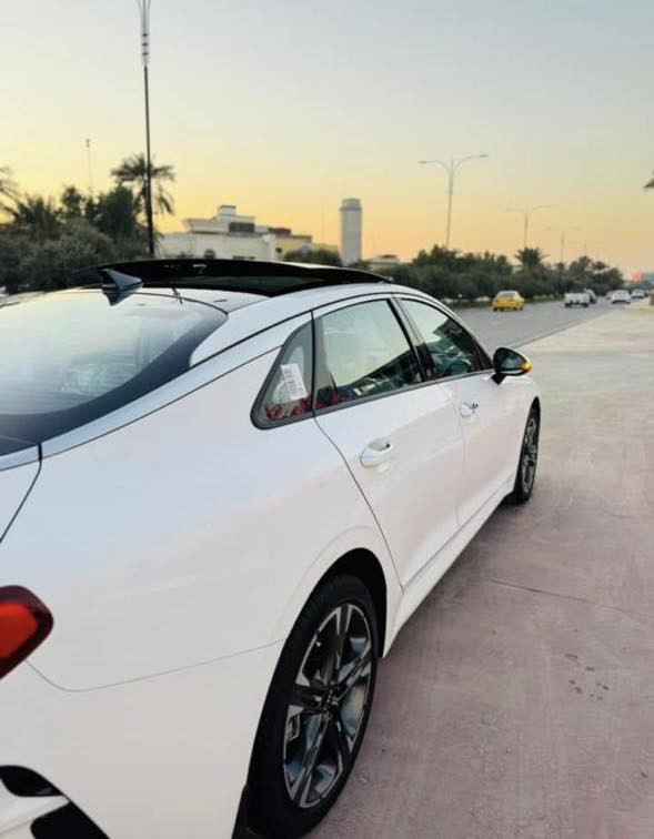K5 2023
السلام عليكم خليجي ماشيه ٤٧ تقريبا كفالة عامة 
مواصفات هواي بيها  بس مو فول
السعر ٢٢٠ باسمي السيارة
مكاني بغداد 
شارع فلسطين 
***********
