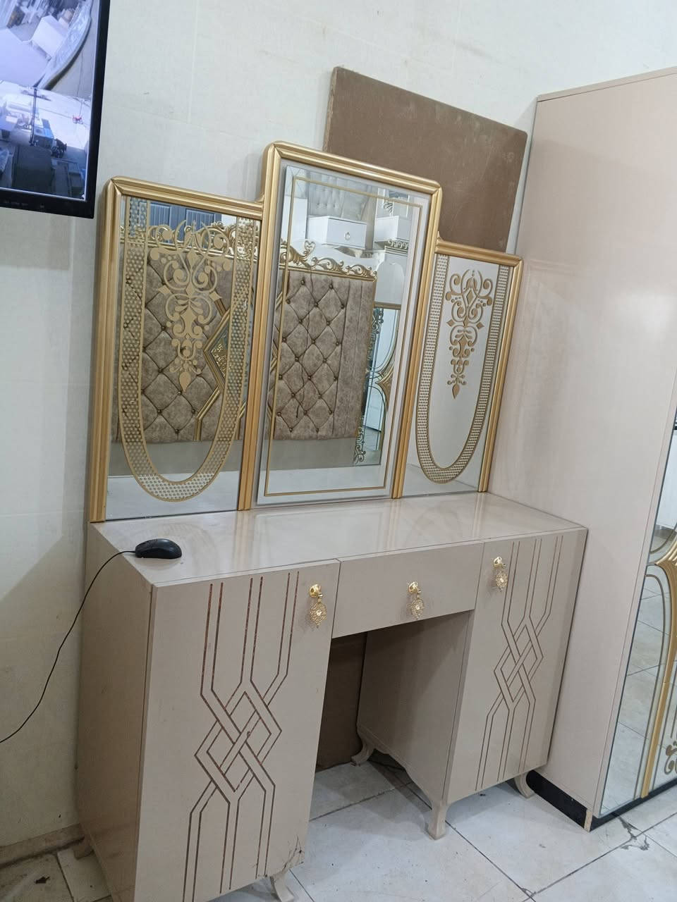 عرفه تركي  9قطع نظافه 100% صبغ حراري درجه أولى 
 8ابواب 2برج و 6كنتور 
*********** النقل و الشد داخل اربيل مجاني
