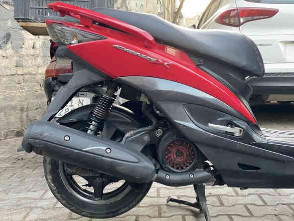 سلام عليكم 
سكنس لد 
ياباني 
ستاند حساس 
دراجة جديدة بمعنى لكلمة 
مابيها اي نقص 
تجي تشغل وتتوكل 
ووين ميعجبك وديها 
ماشية 23 كيلو 
مكاني بغداد 
سعر 
مليون و450 
للاستفسار 
***********
