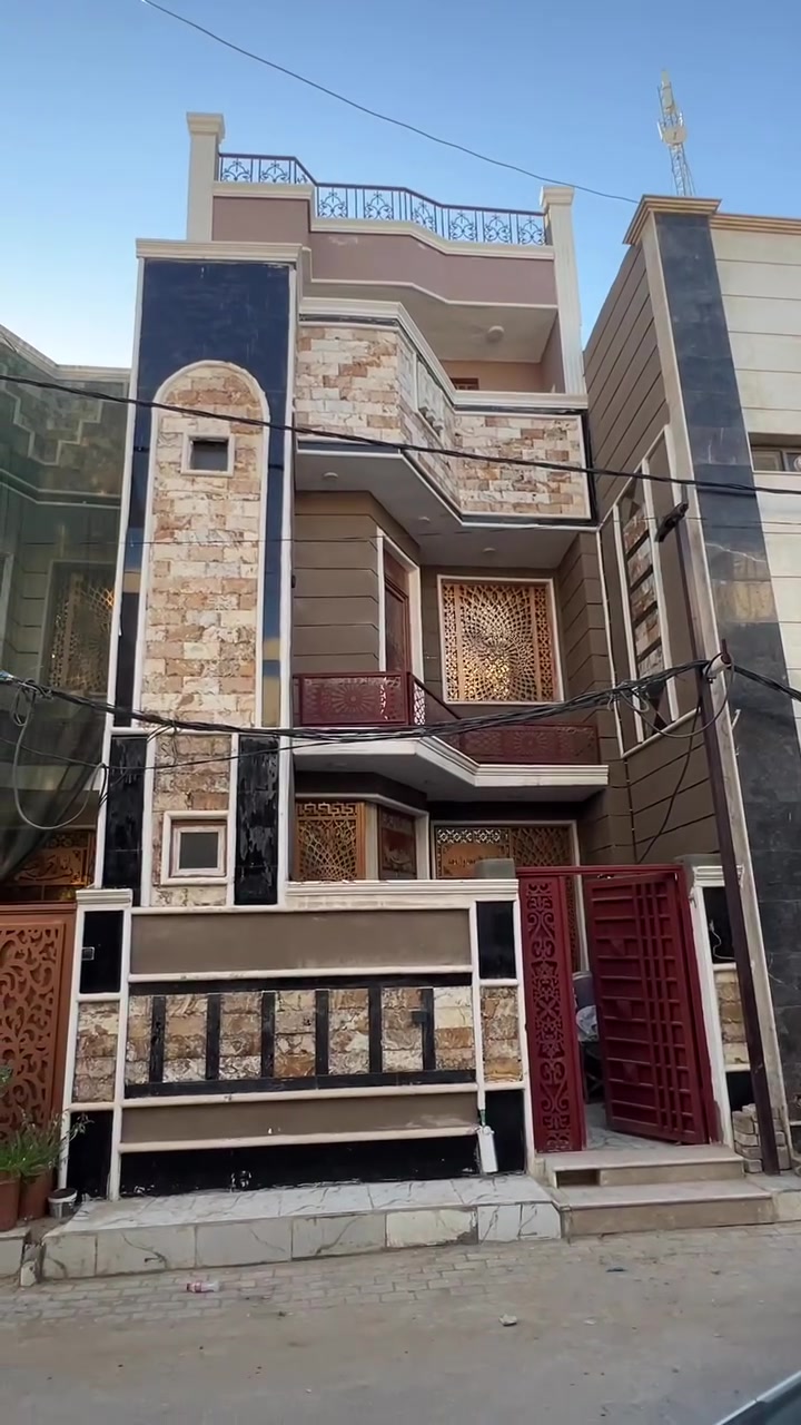 يالله سلام عليكم بيت 80متر 3 طوابق بناء طابوك جمهوري درجه اوله 5 غرف نوم ماستر العنوان كربلاء البوبيات عامود 9 ثالث بيت ع الشارع العام يبعد عن القطع الامام الحسين ع 400 متر فقط نوع العقار طابو زراعي سند 25 كافه الخدمات المتوفره من ماء ومجاري كهرباء تبليط عرض الشارع 8م السعر 300مليون فقط للاستفسار والطلب يرجى التواصل على الرقم الموجود داخل المنشور 

***********
***********
