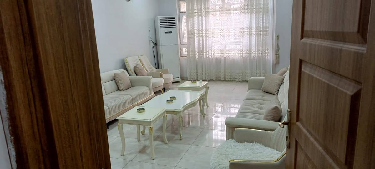 #دار_للبيع_طابو_صرف_مؤثث_بالكامل

#المساحة. 225 م واجهة الدار مطلة على حائط المدرسة لا يوجد بيوت مقابل الدار 

#المحتويات . غرفتين نوم هول استقبال مطبخ صحيات بيتونة كراج سيارة مع حديقة 

#الموقع . حي عدن خلف معبد الصابئة مجمع كركوك ستي 2 

#الموقع مميز جدا شارع جميل جدا مقابل مدرسة قرب الأسواق 

#السعر . يرجى الاتصال بنا على رقم المكتب أو مراسلة الصفحة الرئيسية 

#تواصل_مع_إدارة #مكتب_القضاة_للعقار 
#كركوك_حي_عدن_قرب_جامع_تحسين_صوراني_وبقرب #خدمات_باريس_للدهون_مقابل_سمايلاند_المائية

#للاتصال #والاستفسار .
‏‪***********‬‏📱
***********
