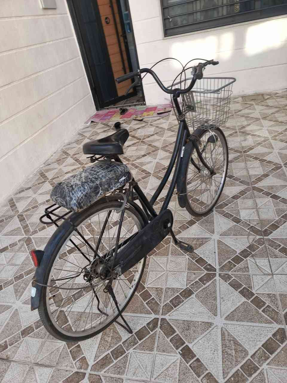السلام عليكم 🤍.
بايسكل للبيع. 
اللون اسود. 
كير شغال اي عيب مابي. 
حساس شغال اي عيب مابي. 
جوب عدد 2 جدد. 
تايرات عدد 2 جدد. 
باسكل جديد كامل مكمل اي عيب مابي كامل من كل النواحي. 
السعر 60 الف وبي مجال. 
عنواني كركوك حي اسرى والمفقودين قرب مول بزار ستي. 
للتواصل ***********.
