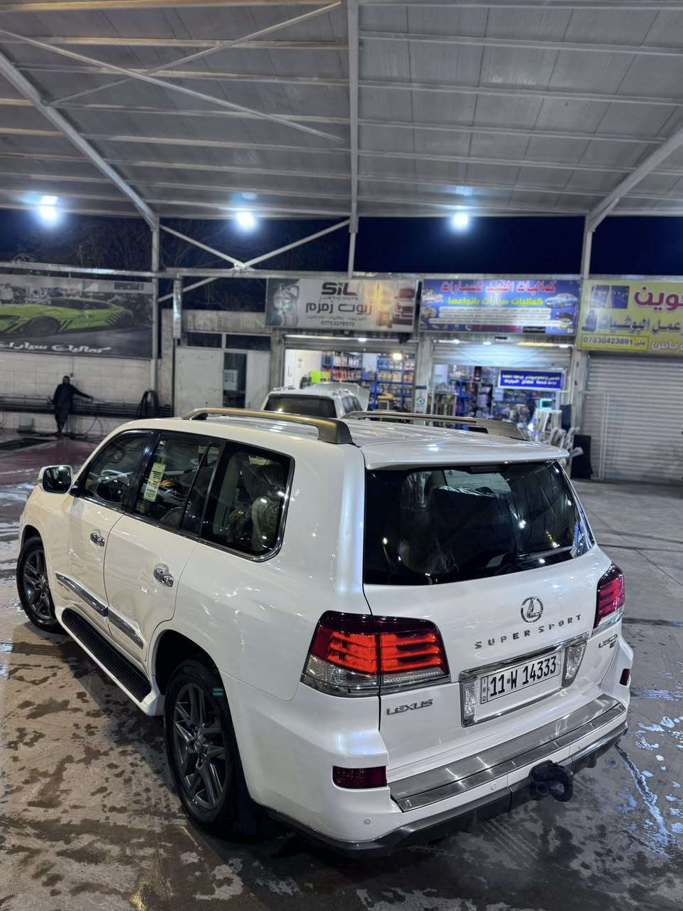 اسلام عليكم للبيع لكزس 2015 من النوادر  رقم مميز ماشيه 120 سياره نضيفه وما ناقصه شي مكانه الكاظميه موصفاته ميحتاج اذكره فول للاخير داخل مشمشي سوناره موجود ويه الصور بيع فقط بدون امراوس سعره430$الف ***********
