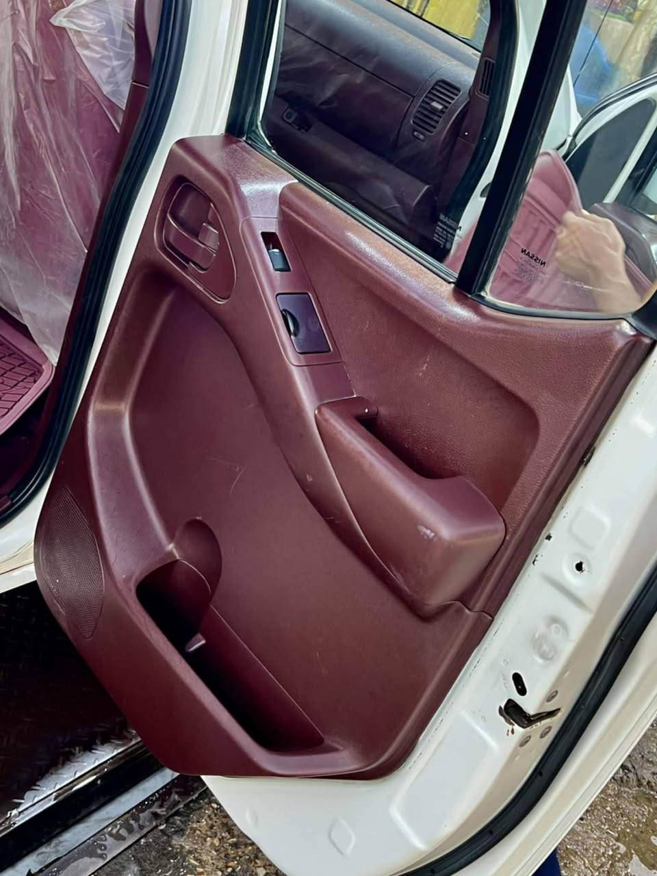 من رخصة الادمن
نيفارة 2009
رقم سليمانية تحويل ثاني يوم وكالة موجودة بسمي بيه بابين جهة السائق مبدل
السعر85بيه  مجال مكاني بغداد. 
***********
