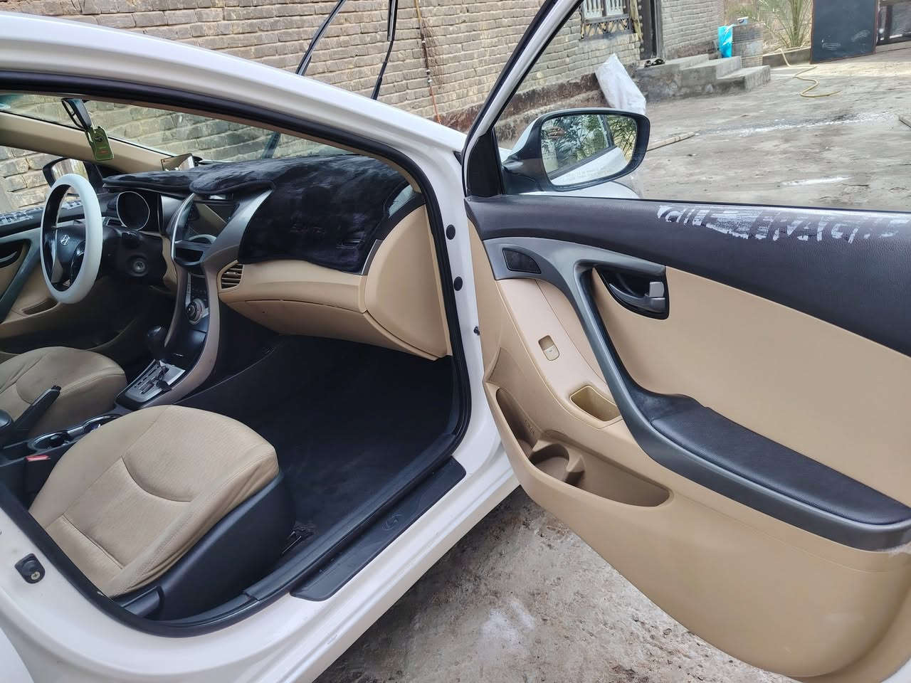 سلام عليكم ورحمة الله وبركاته النترا ميدل ١٢ السيارة كفالة فول مواصفات جازه من كلشي كير ومكينه حداديه وتبريد كفاله تخم تاير رقم انكليزي تريد وكالة تريد تحويل مكينه ٦٠٠ السيارة مال جناي جاهزه مكاني نجف كوفه سعره ١١٦وبيه مجال ***********
