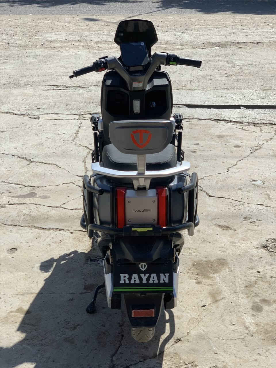 سلام عليكم 
 دراجه شحن جديده كلش للبيع 
اي ستفسار اتصال 
***********
