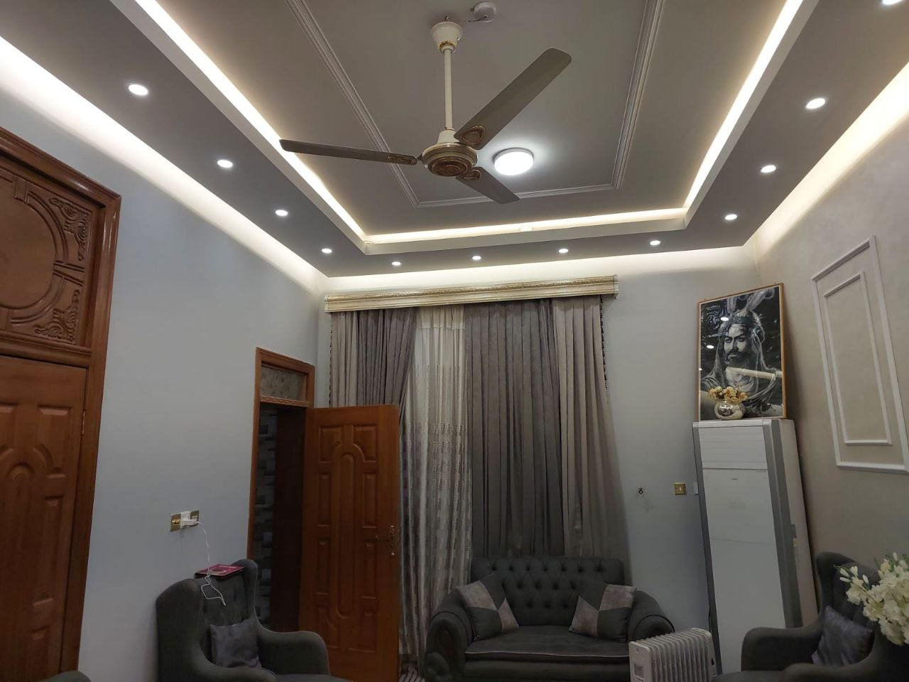 بيت للبيع

المساحه - 150م

العنوان - الثوره قرب المفوضيه 
تفاصيل البناء  -طابقين مسلح  حديث 
ط1 - غرفه+صاله+استقبال+مطبخ+صحيات
ط2 - غرف عدد3+صاله+صحيات 

للمزيد من المعلومات يمكنكم التواصل معنا 
على صفحة الفيس بوك ( المثنى للعقار) 
او الاتصال على الرقم التالي 
ابو سيف  ***********
*********** 
للمزيد من العروض الدخول على الرابط
https://web.facebook.com/groups/353423759199621
او قناتنا على اليوتيوب
https://youtu.be/wNJnyaBvaoU ناصرية, ذي قار
