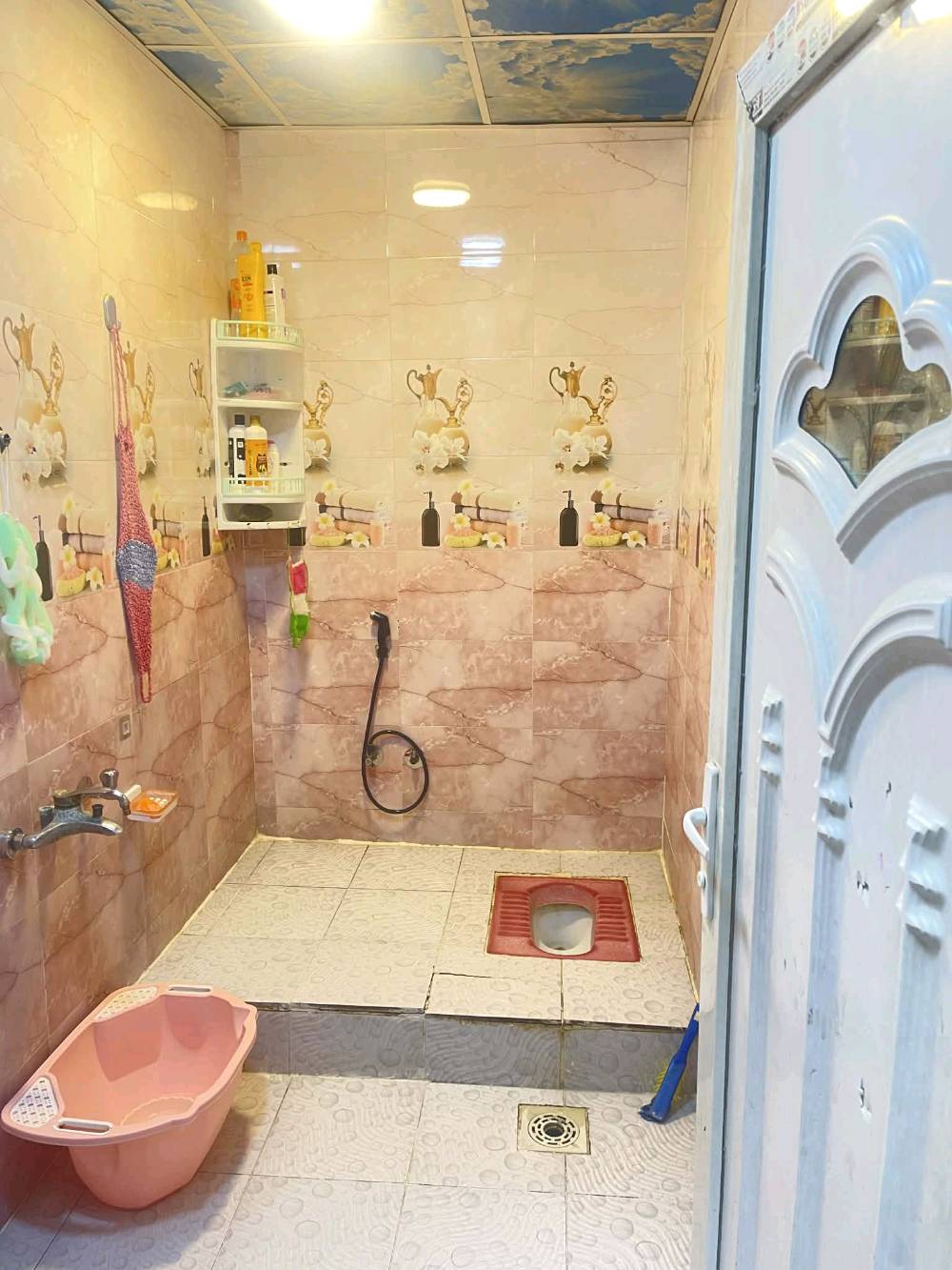 السلام عليكم للبيع بيت 100متر مربع ركن داخلي العنوان السريدات القديمه المربع الثالث قرب اسواق حموشي سعره 84 طابو زراعي سند 25 اقرار محكمه باقي التفاصيل داخل الفيديو 
***********