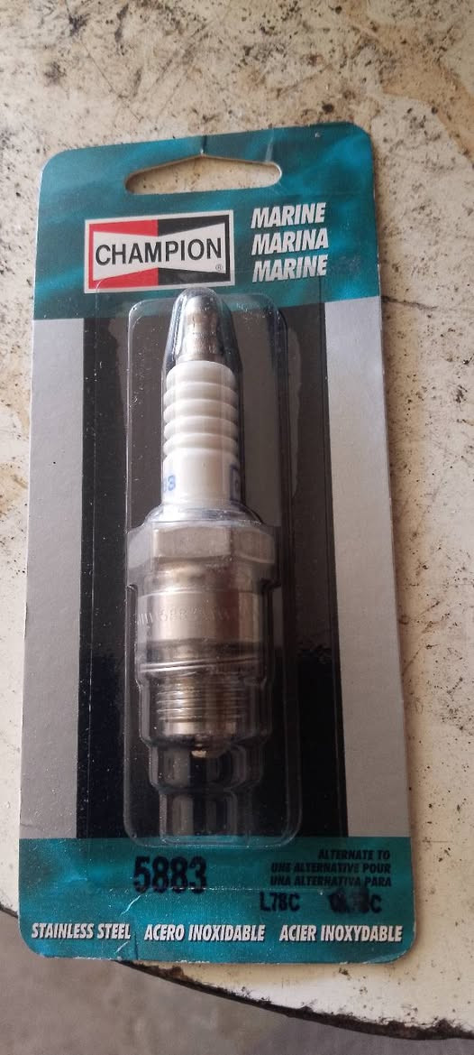 يوجد جميع المواد الاحتياطيه. لمحركات زوارق الصيد   يوج توصيل لكافة المحافظات. 
هاتف ***********
